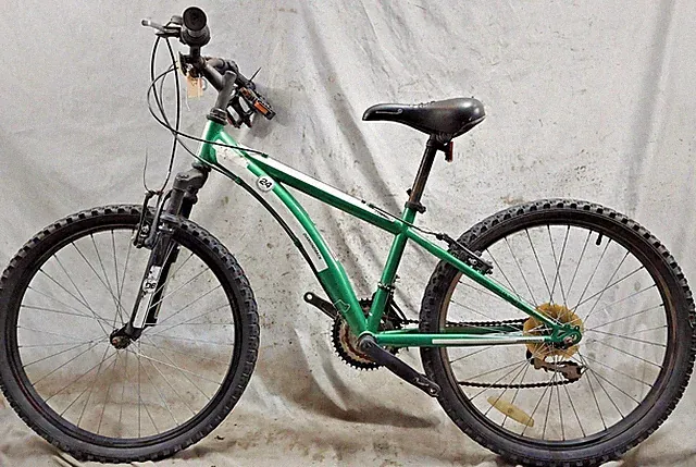 2010 Diamondback Cobra 24 24" Kids Bike 21 Speed V-Brakes Steel Hardtail Commute