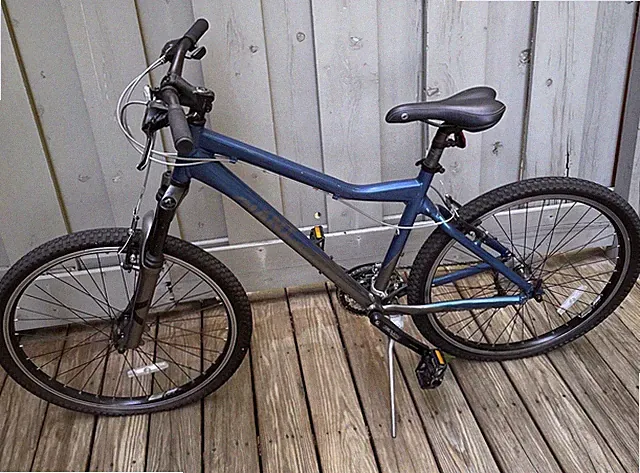 Giant Rincon Mountain Hybrid Bike - Blue Aluminum 18” Frame - Shimano 8 Speed