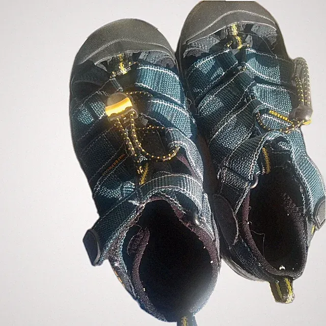 KEEN Newport H2 Kids Sandals Green Waterproof Hiking Hybrid Shoes Youth Size 1