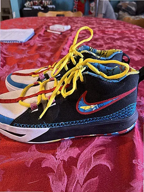 Size 6.5Y - Nike Kyrie Flytrap 6 SE Mid Black Multicolor Basketball Shoe EUC